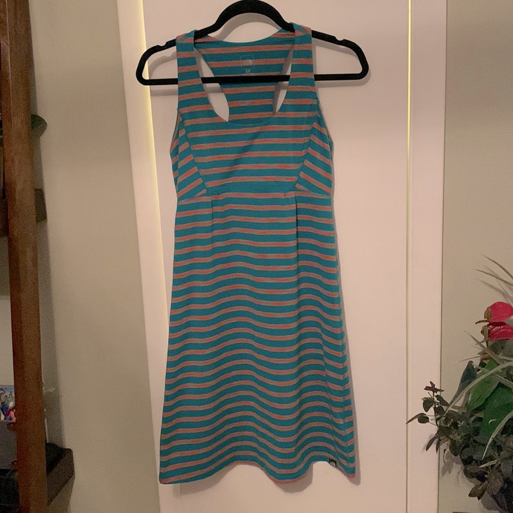 Small universal sport North Face dress